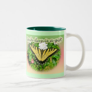Caneca De Café Em Dois Tons Borboleta do Swallowtail do Tiger Cada dia é um p