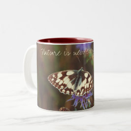 Caneca De Café Em Dois Tons Borboleta na flor
