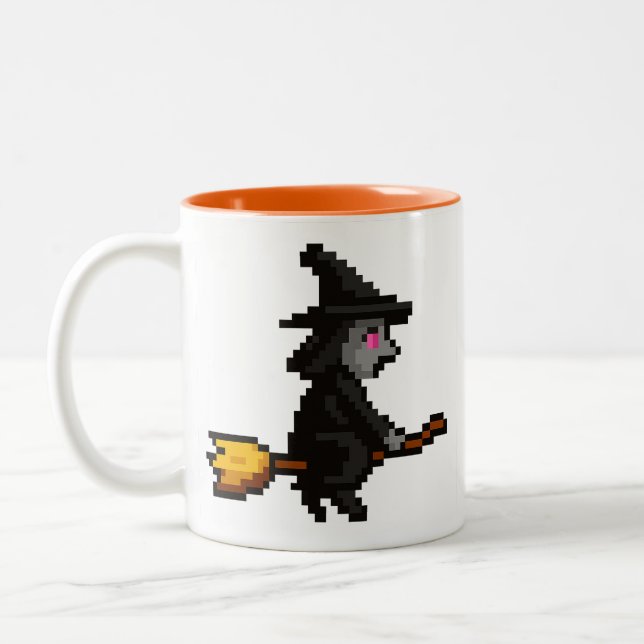 Caneca De Café Em Dois Tons Bruxa Retro de 8 bits (Esquerda)