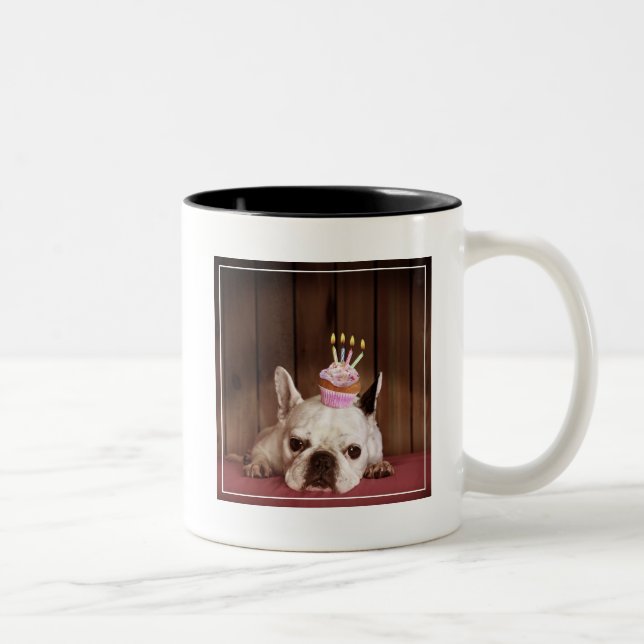Caneca De Café Em Dois Tons Buldogue francês com cupcake do aniversário (Direita)