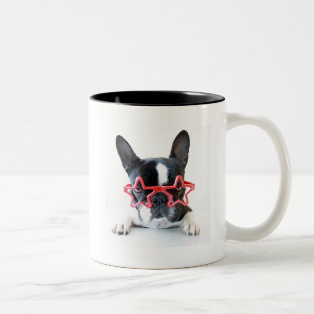 Caneca De Café Em Dois Tons Buldogue francês com vidros vermelhos da estrela (Direita)