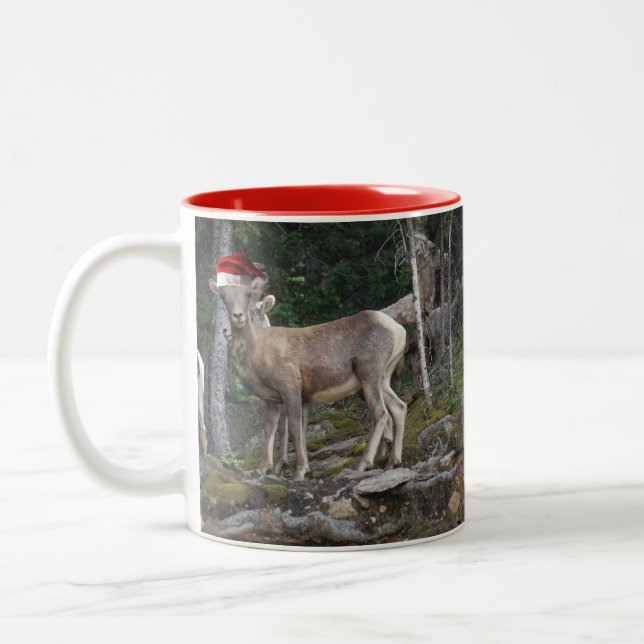 Caneca De Café Em Dois Tons Cabra de montanha com Chapéu de Papai Noel (Esquerda)