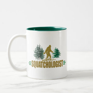 Caneca De Café Em Dois Tons Caçador engraçado de Sasquatch
