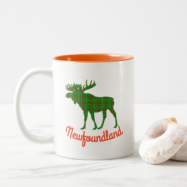 Caneca De Café Em Dois Tons Café com alce de tartã da Terra Nova (Com Donut)