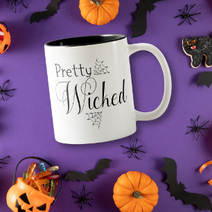 Caneca De Café Em Dois Tons Café de Halloween Pretty Wicked com Teia de Aranha