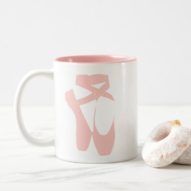 Caneca De Café Em Dois Tons Calçados de pontas de balé rosa (Com Donut)