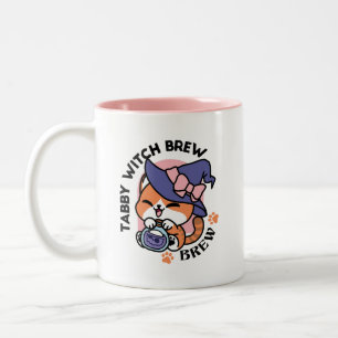 Caneca De Café Em Dois Tons Caldeirão de Bruxa Tabby – Design de Gato Fofo de