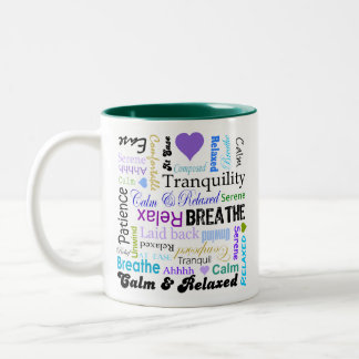 Caneca De Café Em Dois Tons Calma e tipografia de relaxamento das palavras do
