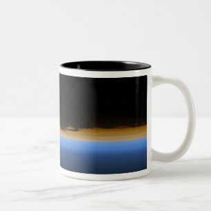 Caneca De Café Em Dois Tons Camadas da atmosfera terrestre