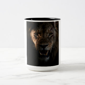 Caneca De Café Em Dois Tons camisa com um leão