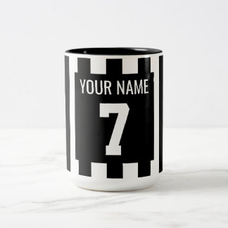Caneca De Café Em Dois Tons Camisa Preta e Branca de Futebol