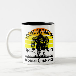 Caneca De Café Em Dois Tons Campeão Mundial de Distância Social #