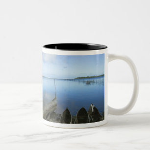 Caneca De Café Em Dois Tons Canôas na praia, Antananarivo, Madagascar
