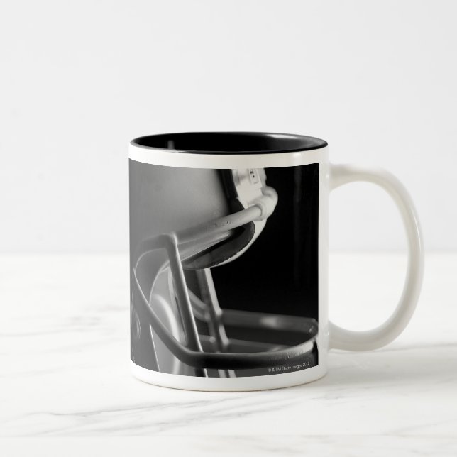 Caneca De Café Em Dois Tons Capacete de futebol (Direita)