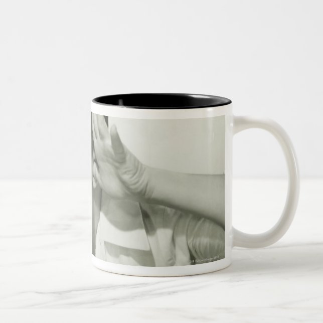 Caneca De Café Em Dois Tons Cara do fazer do menino (Direita)