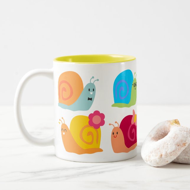 Caneca De Café Em Dois Tons Caracóis felizes e caracóis (Com Donut)