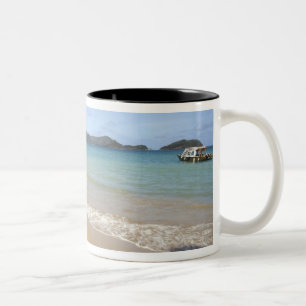 Caneca De Café Em Dois Tons Caribe - Tobago - Praia ao longo do Atlântico