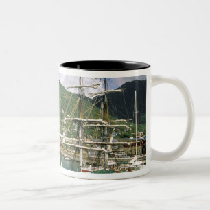 Caneca De Café Em Dois Tons Caribenho, St. Lucia, Soufriere. Barcos em