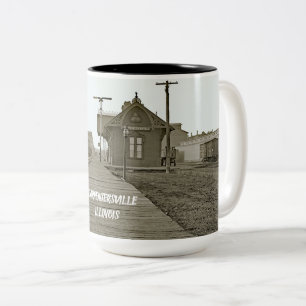 CANECA DE CAFÉ EM DOIS TONS CARPENTERSVILLE ILLINOIS RAILROAD DEPOT TRAIN 1890