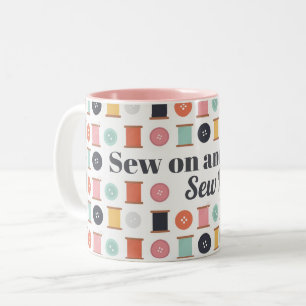 Caneca De Café Em Dois Tons Carretéis da linha e de Crafters Sewing dos botões