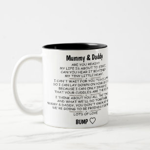 Caneca De Café Em Dois Tons Carta Do Bump Bebê Para A Mamã E Pai A Ser