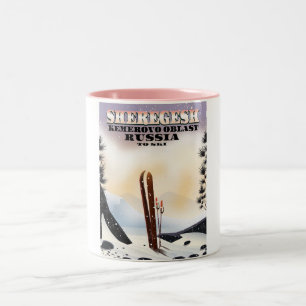 Caneca De Café Em Dois Tons Cartaz de viagem de esqui Sheregesh Rússia.