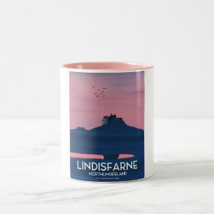Caneca De Café Em Dois Tons Cartaz do viagem do castelo de Lindisfarne