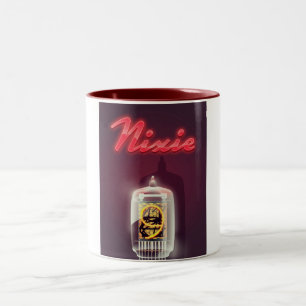 Caneca De Café Em Dois Tons Cartaz vintage de Tubo Nixie