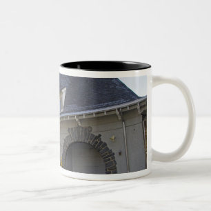 Caneca De Café Em Dois Tons Casa de Máquinas Número 19 em Washington, D.C.