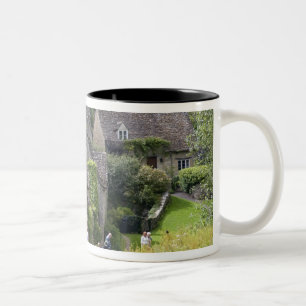 Caneca De Café Em Dois Tons casas de pedra Cotswold na aldeia de