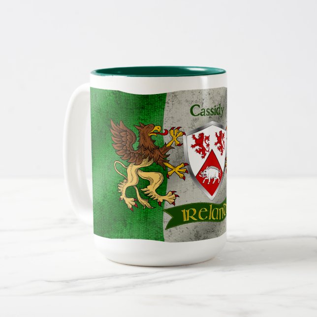 Caneca De Café Em Dois Tons Cassidy Irish Shield com Sinalizador de Distância  (Frente Esquerda)