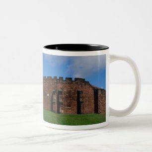 Caneca De Café Em Dois Tons Castelo mostrando torre de meia lua, Chester,