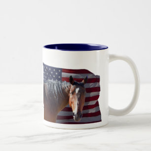 Caneca De Café Em Dois Tons Cavalo americano e bandeira de um quarto -