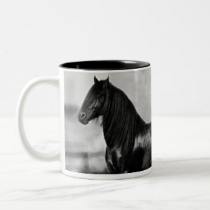 Caneca De Café Em Dois Tons Cavalo orgulhoso do garanhão do preto do frisão