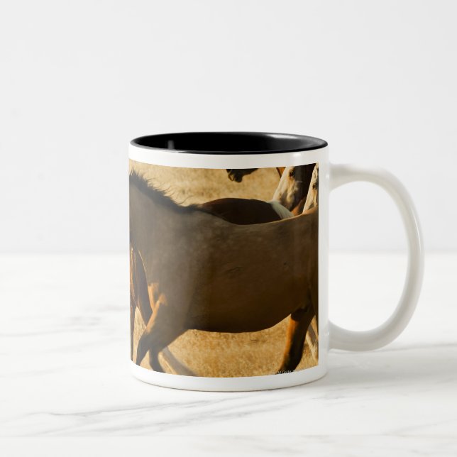 Caneca De Café Em Dois Tons Cavalos selvagens (Direita)