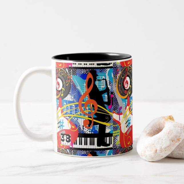 Caneca De Café Em Dois Tons Celebrando Música (Com Donut)