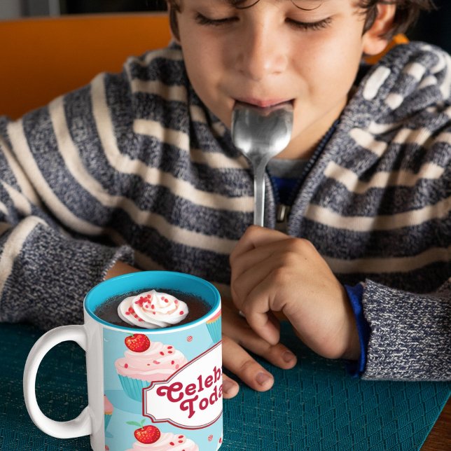 Caneca De Café Em Dois Tons Celebrar Hoje Cupcake Bonito (Criador carregado)