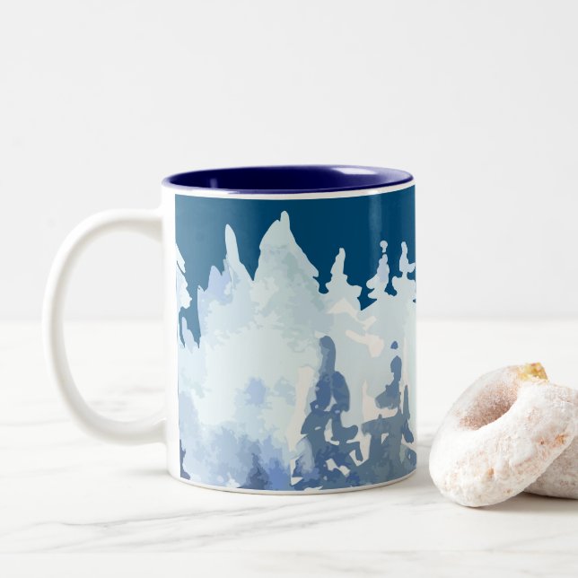 Caneca De Café Em Dois Tons Cena da Floresta de Inverno (Com Donut)