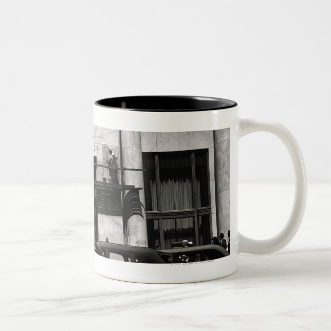 Caneca De Café Em Dois Tons Cena urbana nos EUA (Direita)