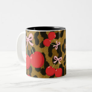 Caneca De Café Em Dois Tons Cerejas Vermelhas com Laço Rosa Impressão Leopardo