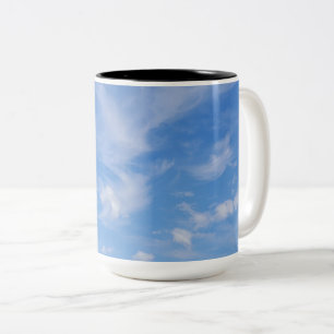 Caneca De Café Em Dois Tons Céu Azul com Nuvens Sabedoras