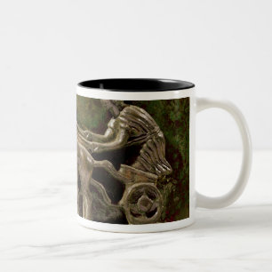 Caneca De Café Em Dois Tons Charioteer em seu chariot, detalhe de um cist