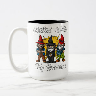 Caneca De Café Em Dois Tons Chillin com meus gnomos engraçados do jardim de