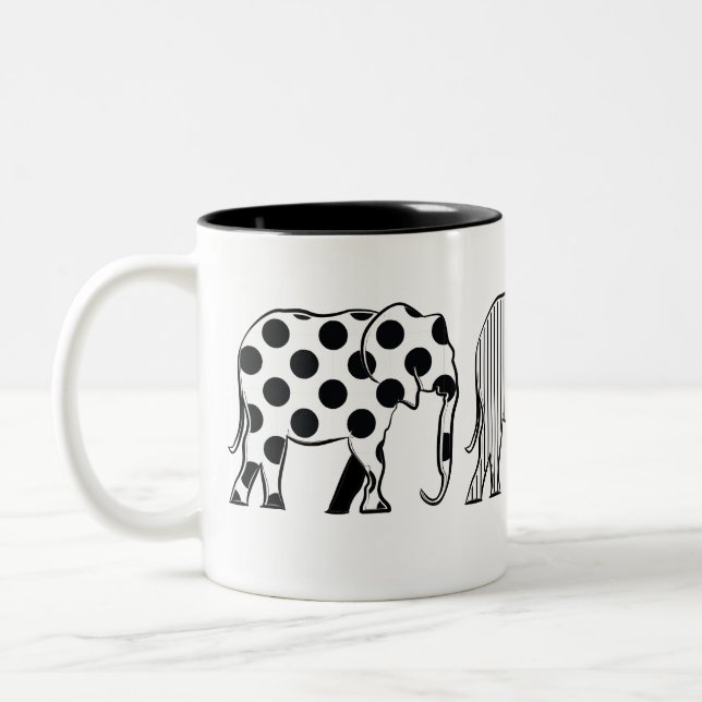 Caneca De Café Em Dois Tons Chique, Padrão de Elefantes, Preto e Branco (Esquerda)