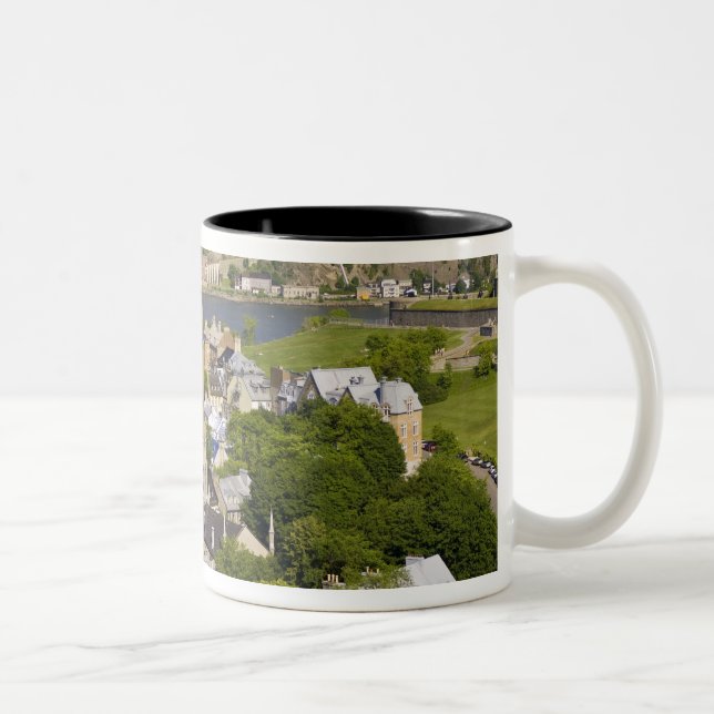 Caneca De Café Em Dois Tons Cidade de Quebec, Quebec, Canadá. Olhando para bai (Direita)