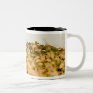 Caneca De Café Em Dois Tons Cidade em um monte, província de San Gimignano,
