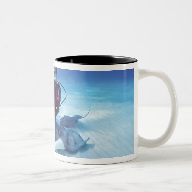 Caneca De Café Em Dois Tons Cidade Stingray, Grande Cayman, Ilhas Cayman, (Direita)