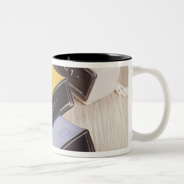 Caneca De Café Em Dois Tons Cinco pulsos de disparo (Direita)