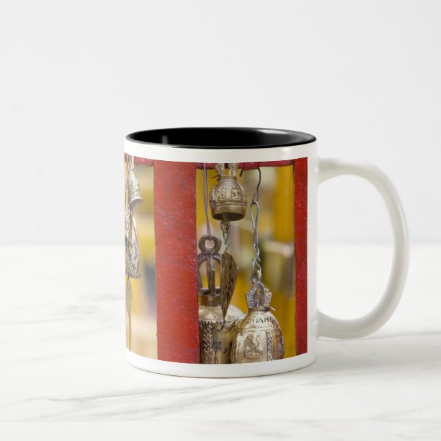 Caneca De Café Em Dois Tons Cintos Budistas no Templo Doi Suthep (Direita)
