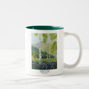 Caneca De Café Em Dois Tons Cinzelado em uma árvore